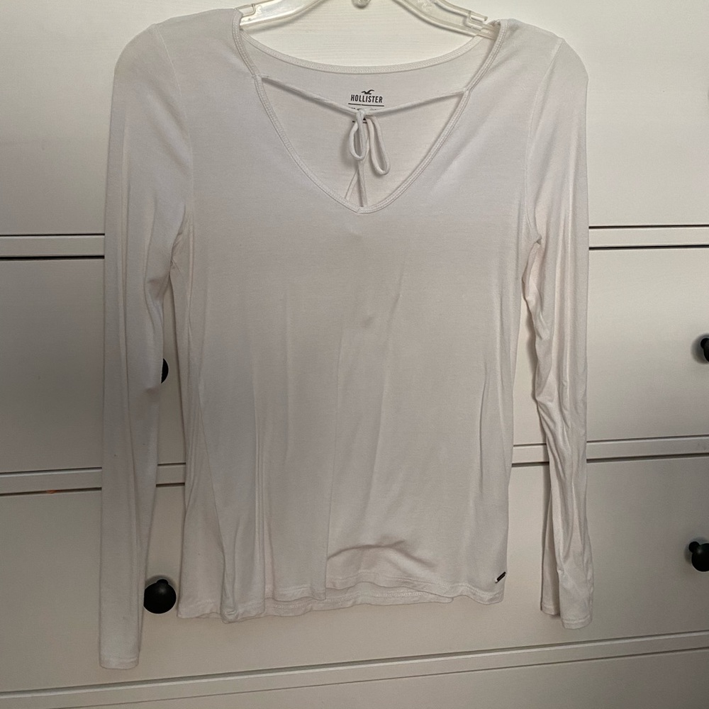 hollister must have tee with front tie